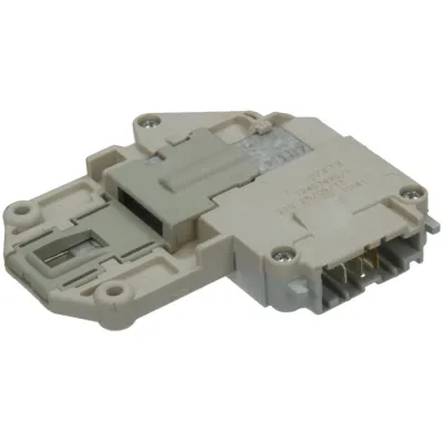 DELAY CLOSES ZANUSSI 3 TERMINAL DELAY CLOSES ZANUSSI 3 TERMINAL